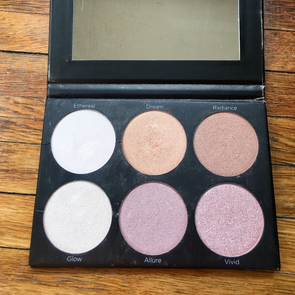 BH COSMETICS Spotlight Highlight palette